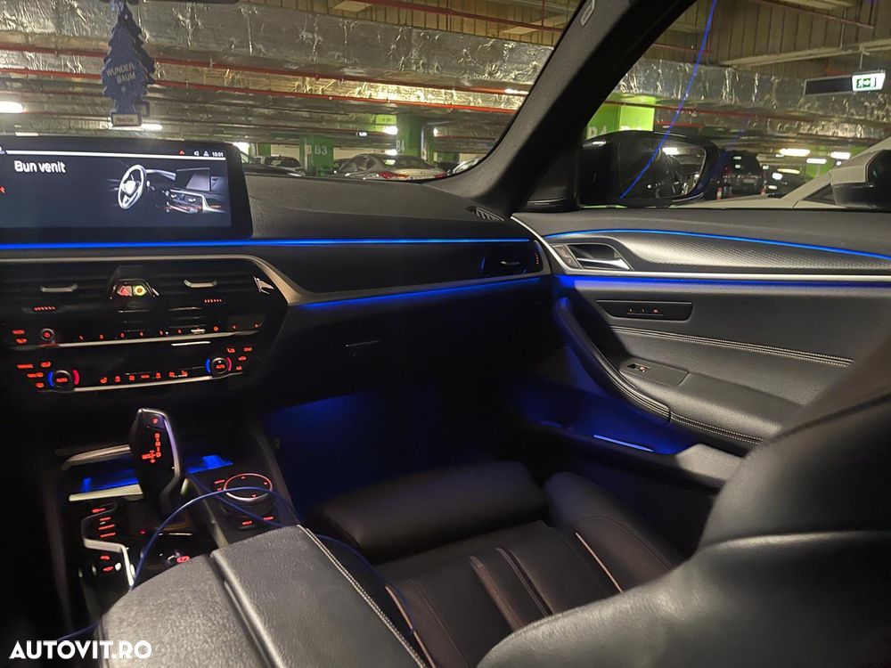 BMW Seria 5 530i AT MHEV - 32