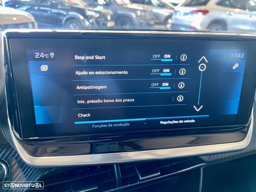 Peugeot 2008 1.2 PureTech Allure Pack EAT8 - 21
