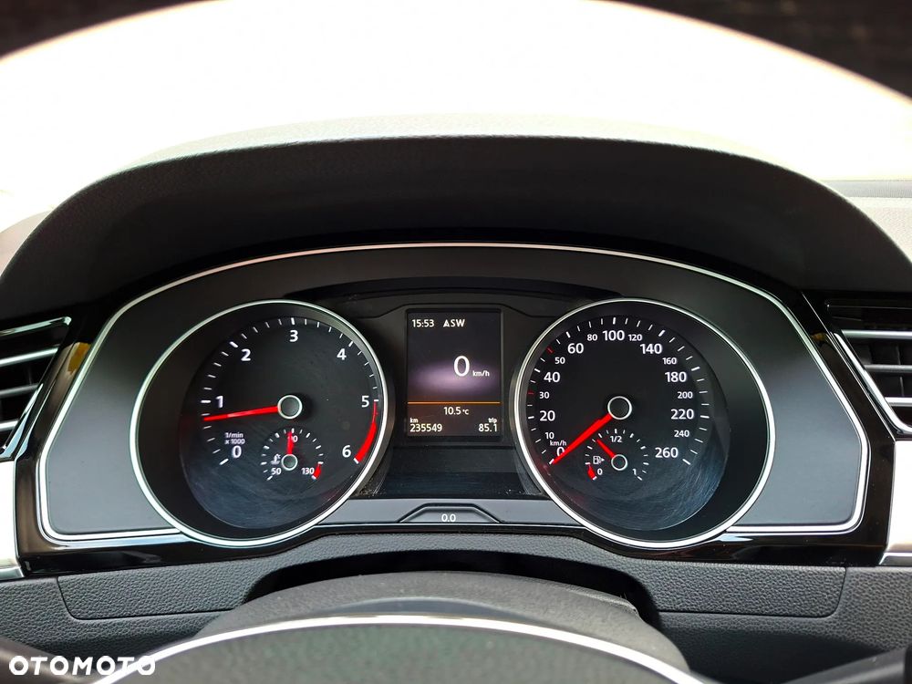 Volkswagen Passat 2.0 TDI (BlueMotion Technology) Highline - 37