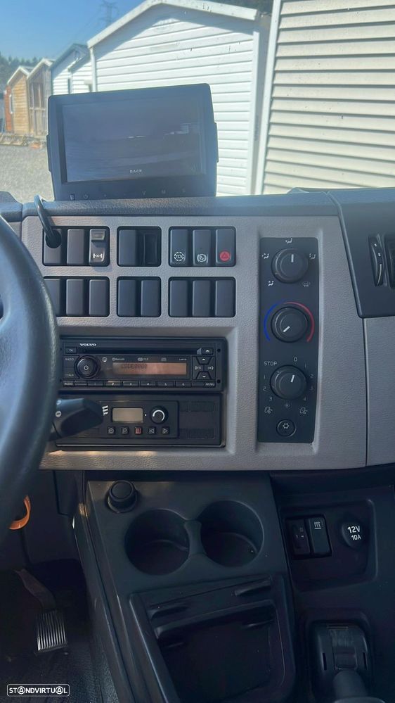 Volvo FL 240.12 11990 TONELADAS COM PLATAFORMA CAIXA - 26