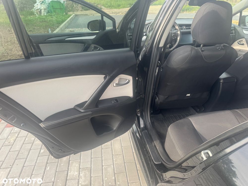 Toyota Avensis 2.0 D-4D Premium - 2