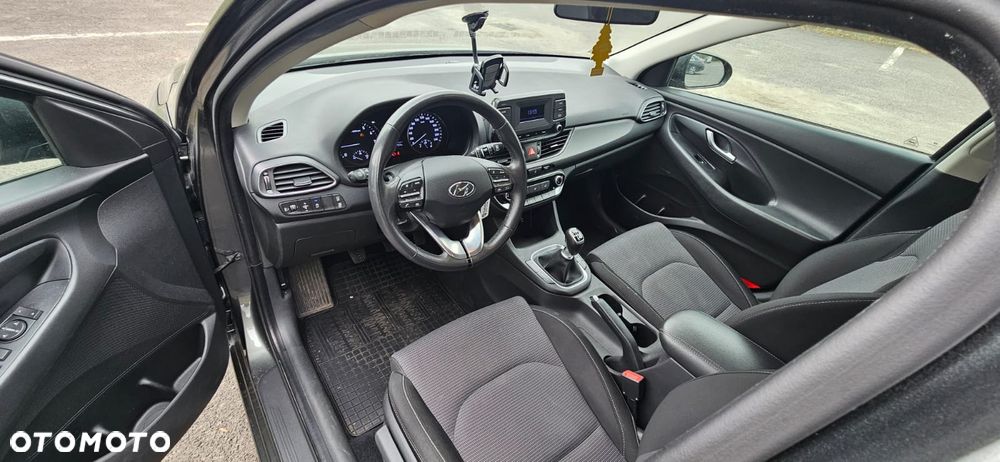 Hyundai i30 1.5 DPI Classic + - 21