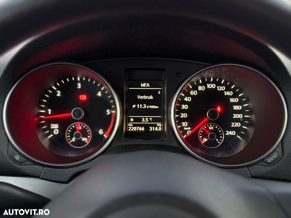 Volkswagen Golf 1.6 TDI DPF Highline - 10