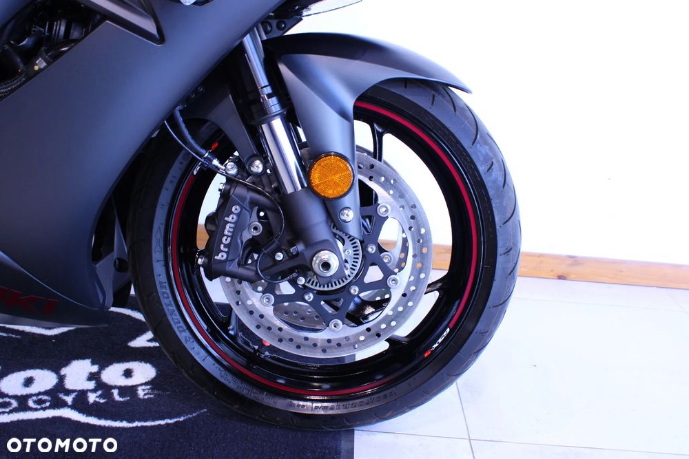 Suzuki GSX - 22