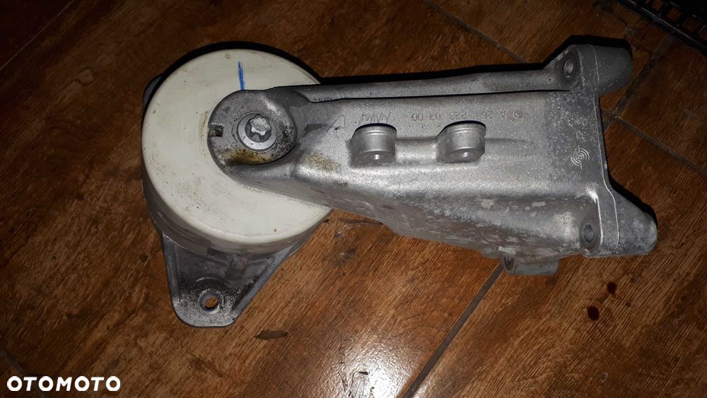 Mercedes 2.0 cgi poduszka silnika lewa - 2