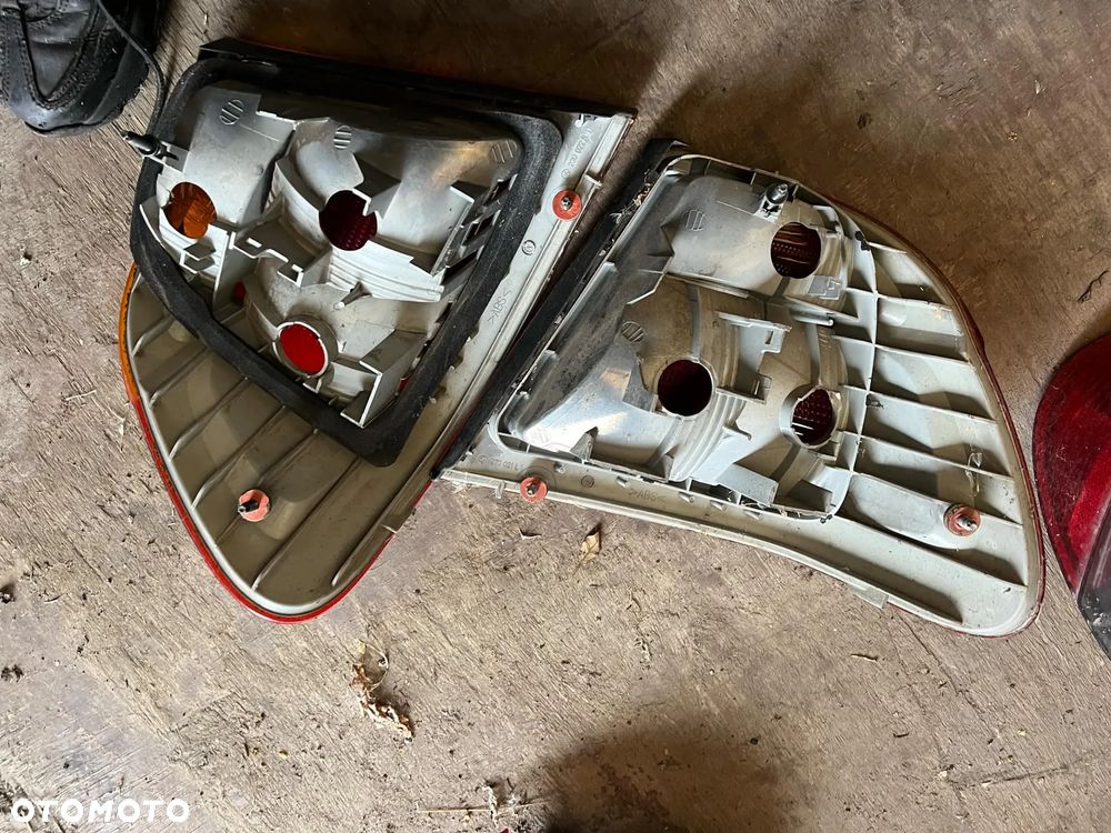 BMW E46 lampa tylna prawa / Lewa !! CENA ZA SZTUKĘ - 2