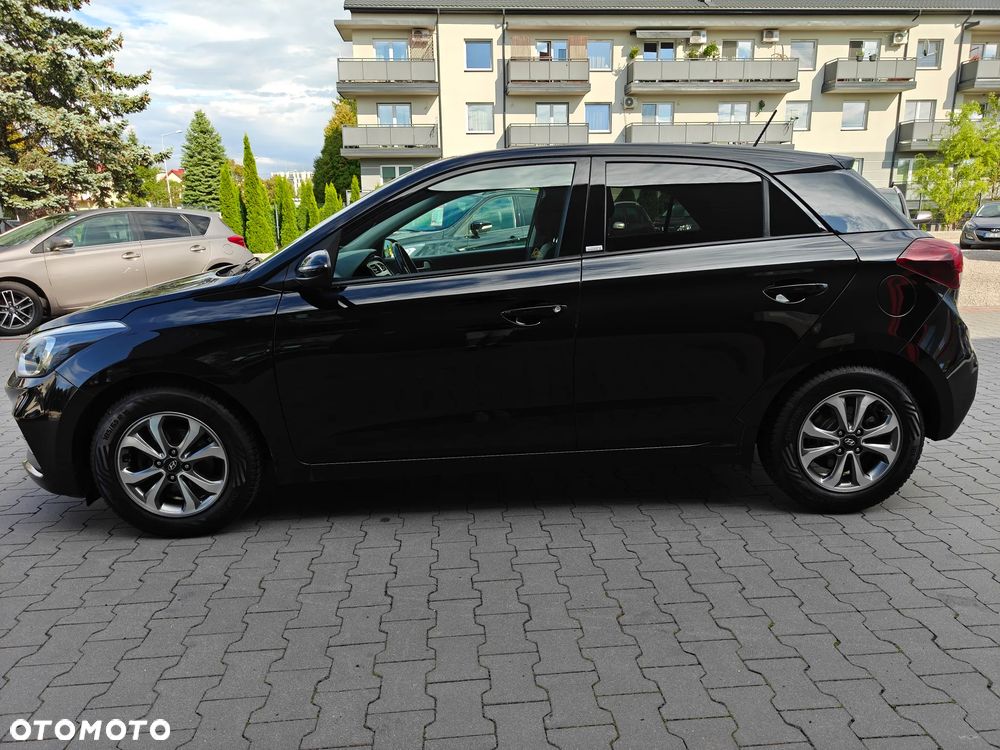 Hyundai i20 blue 1.2 Pure - 12