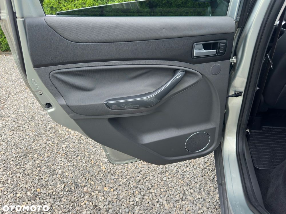 Ford Kuga 2.0 TDCi 4x4 Titanium - 33