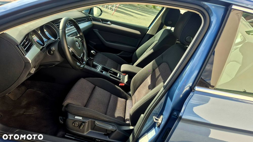 Volkswagen Passat 2.0 TDI (BlueMotion Technology) Comfortline - 13