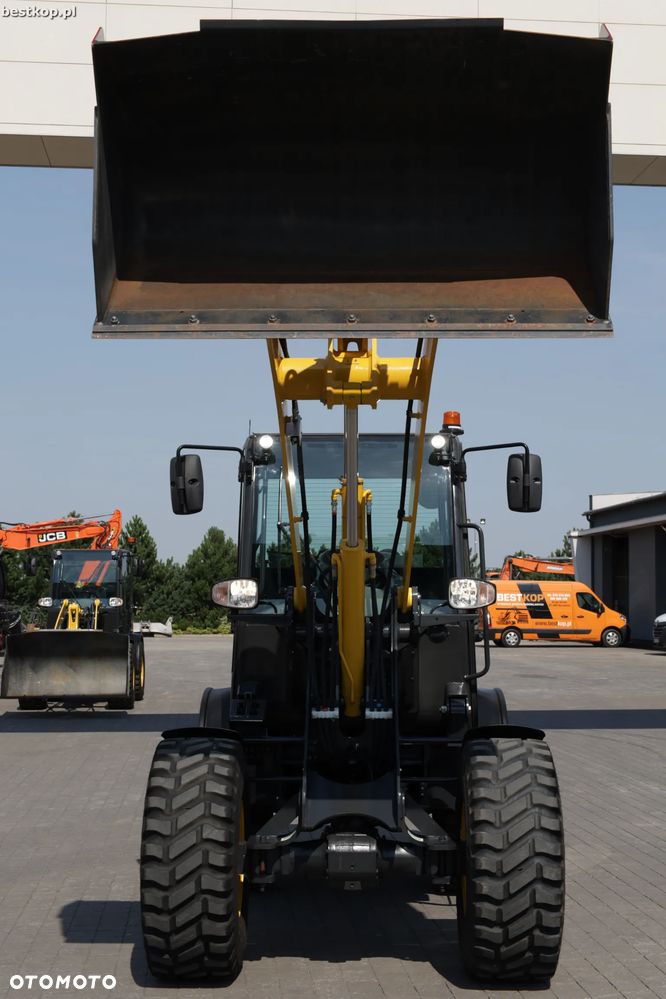 Komatsu WA70M-8 - 19