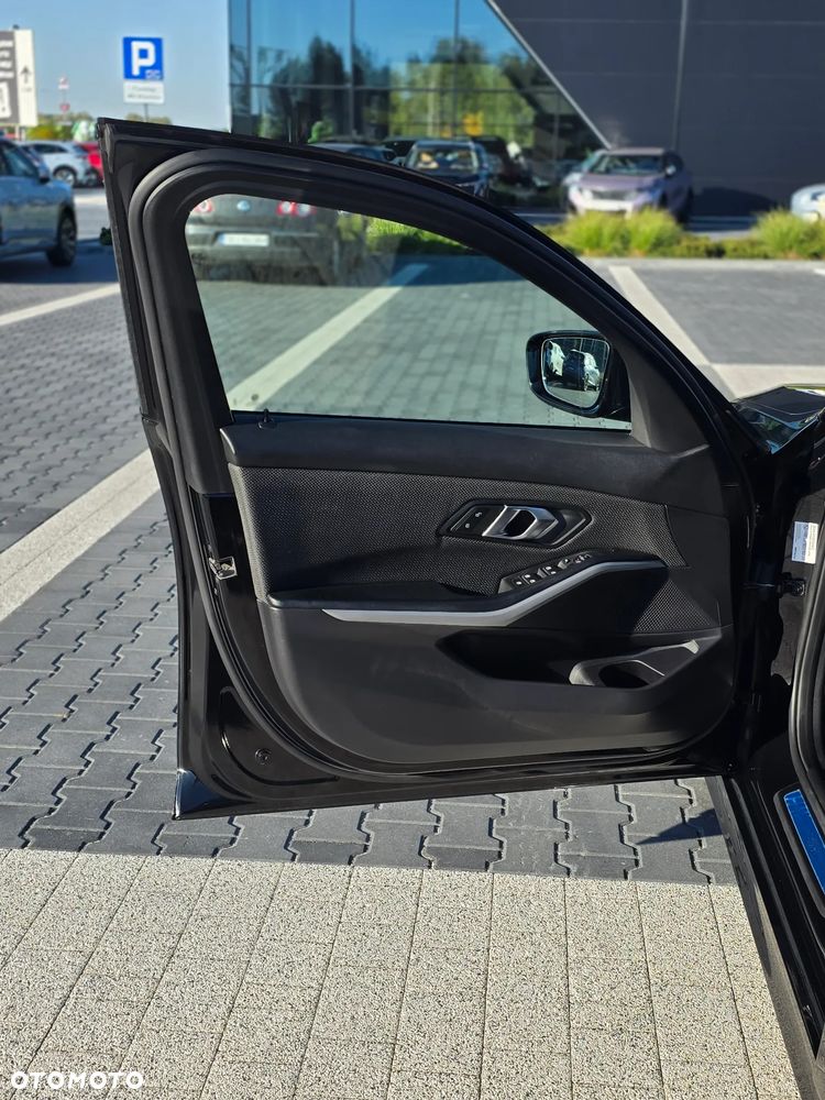 BMW Seria 3 318d MHEV Business Edition - 23