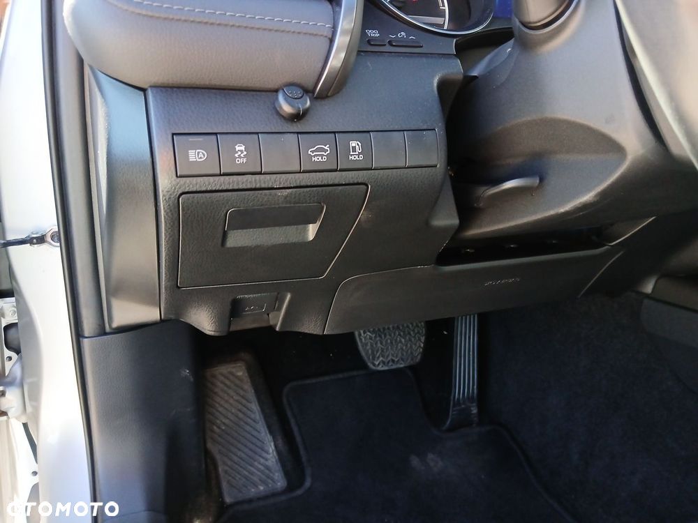 Toyota Camry 2.5 Hybrid Comfort CVT - 23