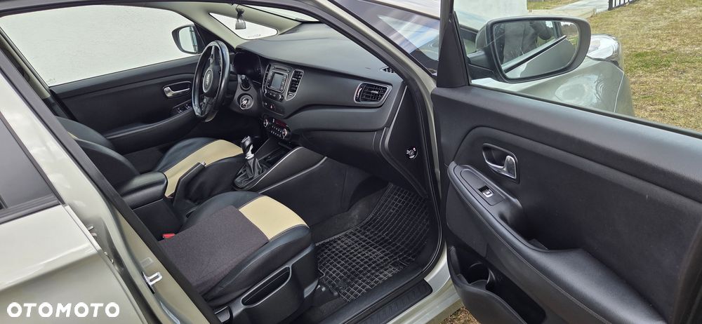 Kia Carens - 16