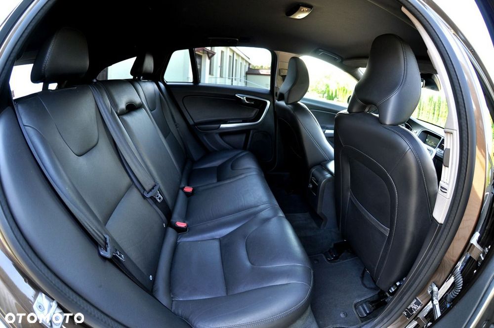 Volvo V60 Cross Country D3 Drive-E Momentum - 11