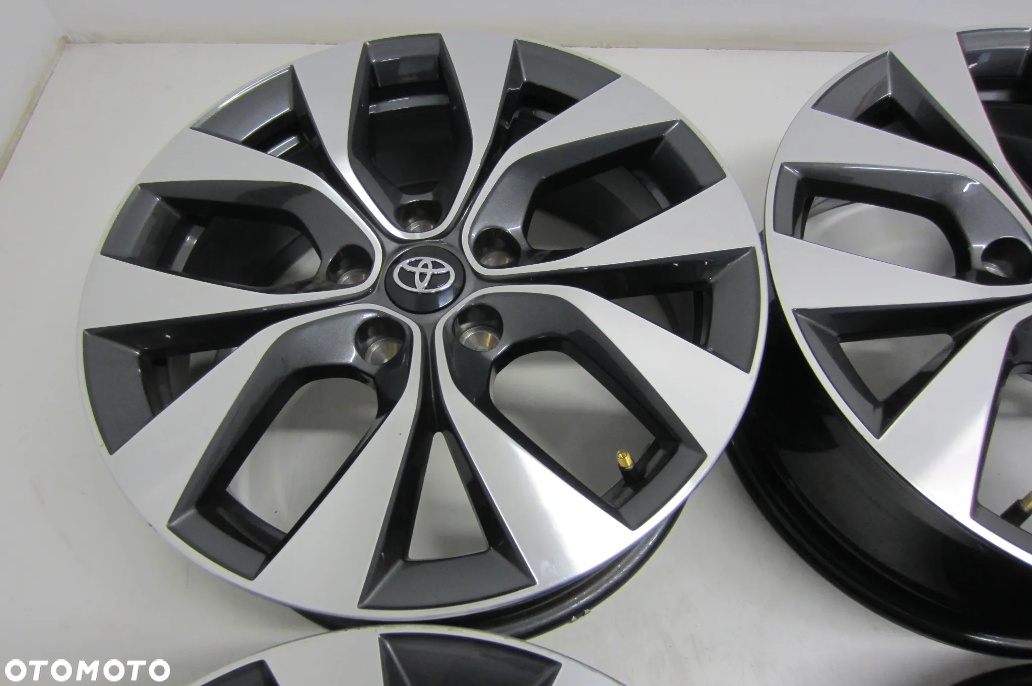 FELGI ALUMINIOWE 17 TOYOTA  CH-R AURIS AVENSIS RAV 4 COROLLA VERSO YARIS CROSS CAMRY - 4