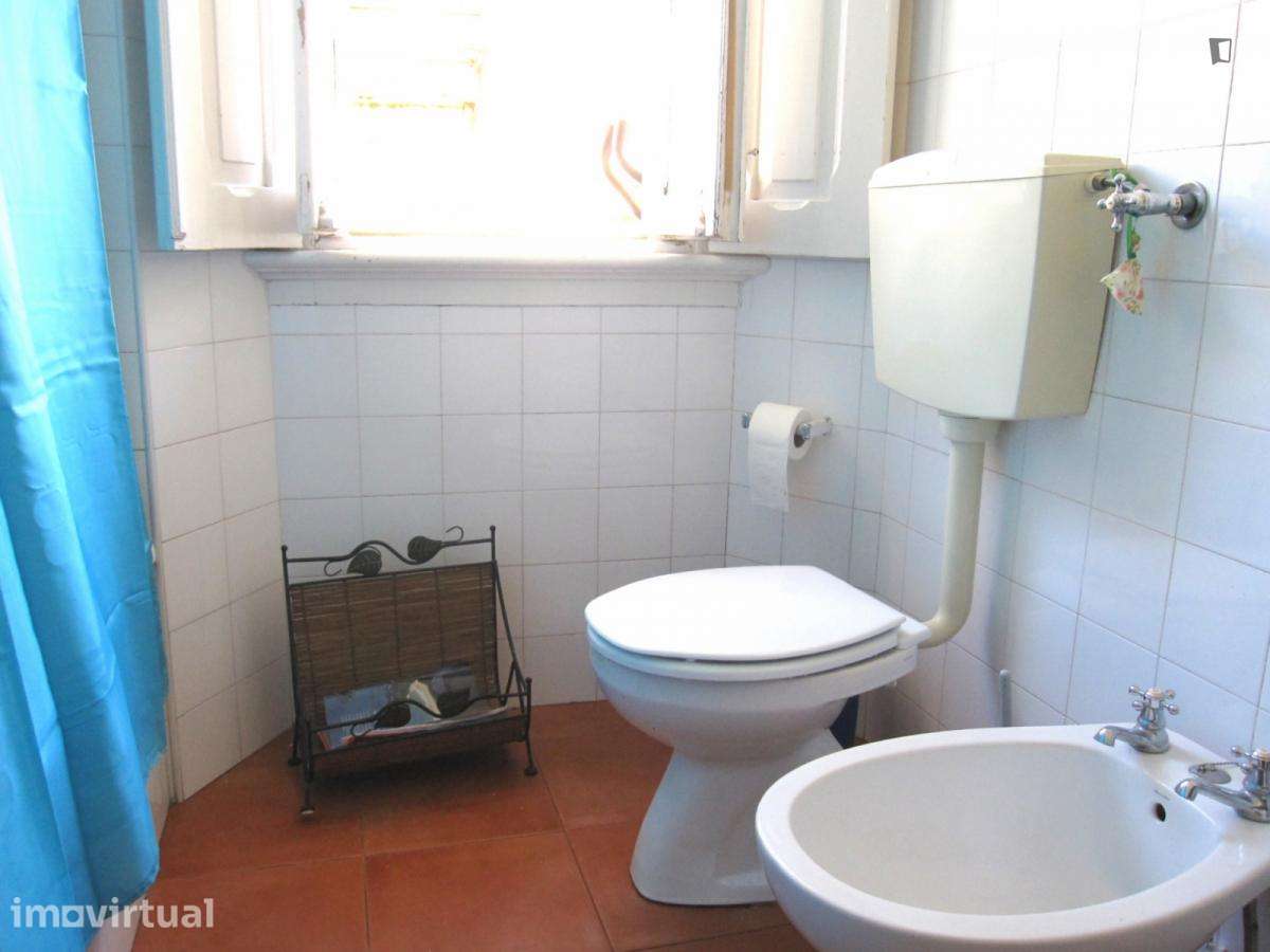 Quarto - localizado em Anjos Lisbon - Grande imagem: 3/23