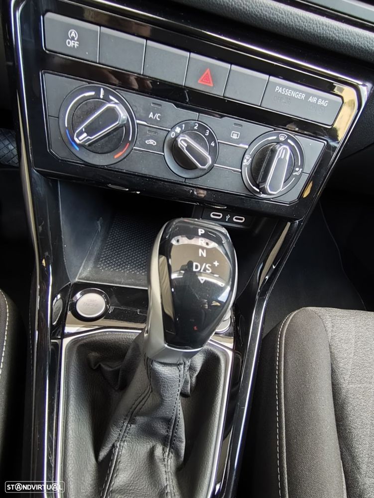 VW T-Cross 1.0 TSI Urban DSG - 6