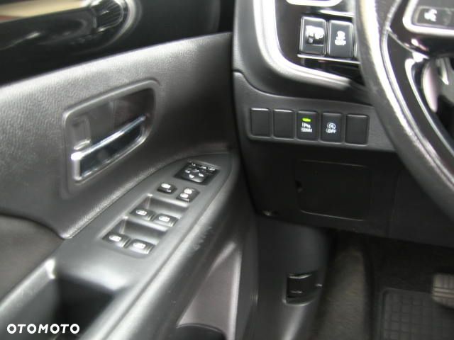 Mitsubishi Outlander 2.0 Intense + SDA 4WD CVT - 28