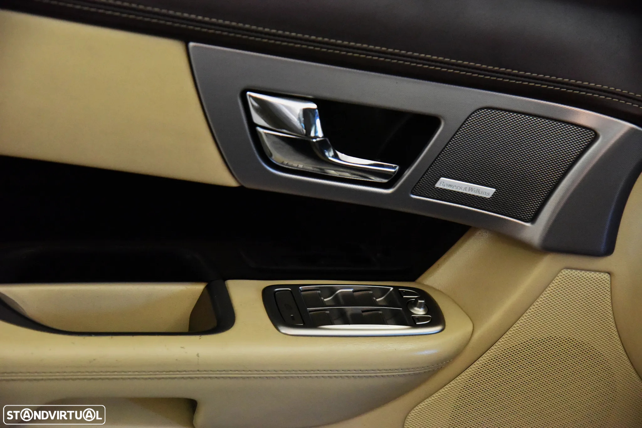 Jaguar XF 3.0 D V6 S Luxury - 36
