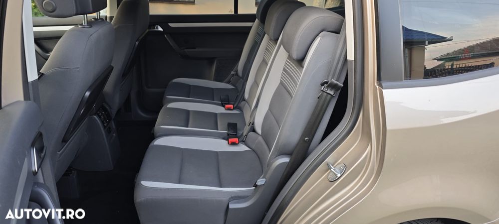 Volkswagen Touran - 8