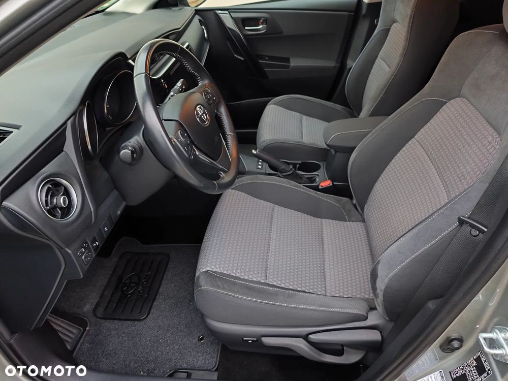 Toyota Auris - 12