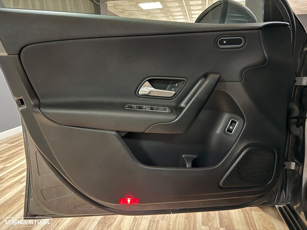 Mercedes-Benz A 250 Limousine e 8G-DCT AMG Line - 29