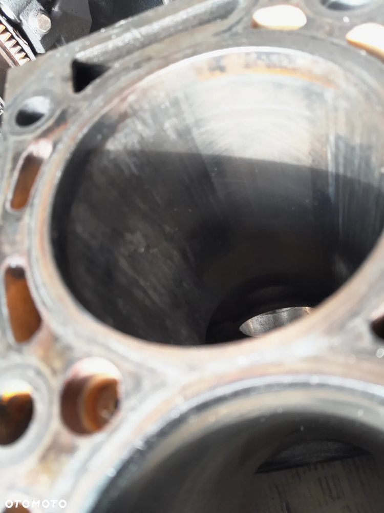 Blok silnika Peugeot Boxer 2.0 HDI E6 przytarty - 2