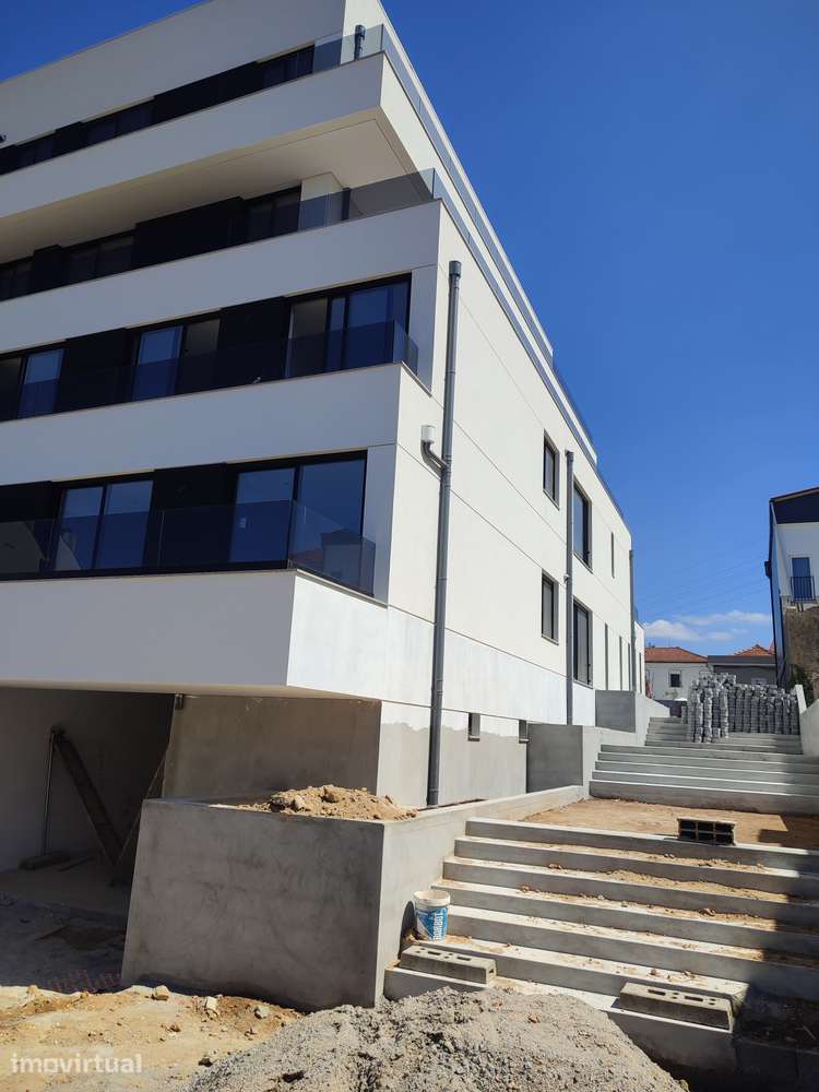 T2 c/ vistas, próximo de Santo Ovídio da futura estação da Linha Rubi. - Grande imagem: 2/21