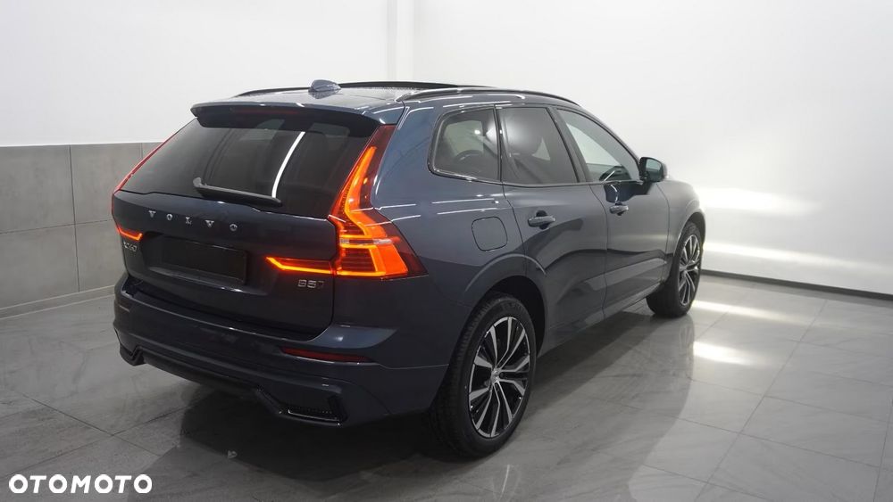 Volvo XC 60 B5 B AWD Plus Dark - 4