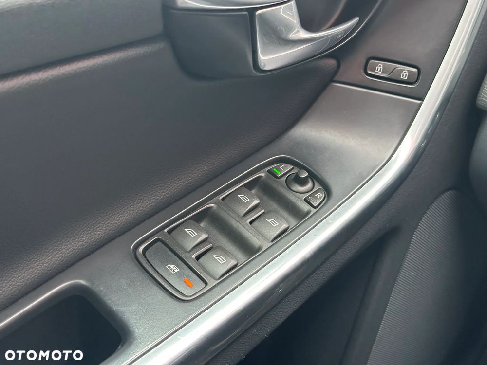 Volvo XC 60 T5 AWD Summum - 19