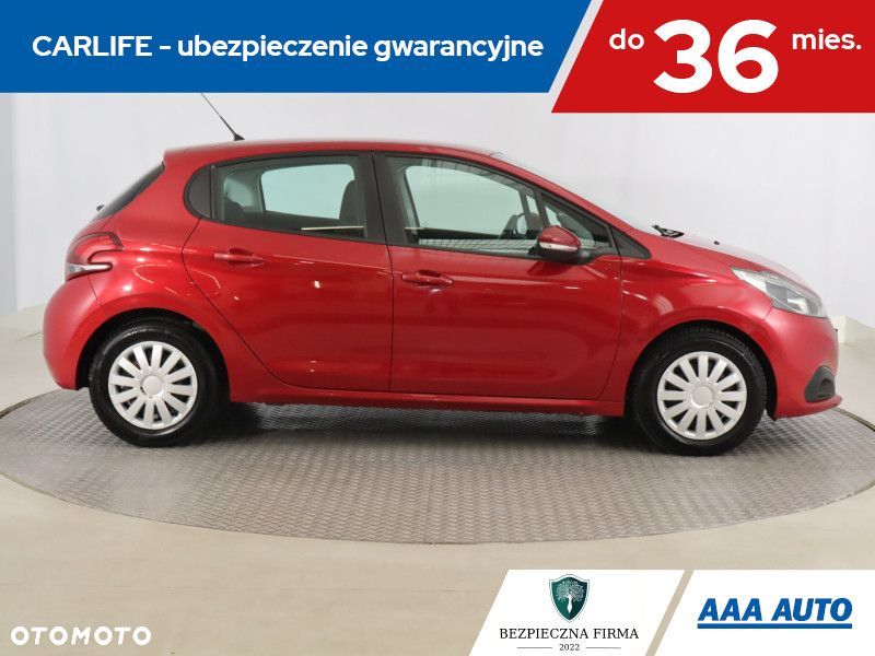Peugeot 208 - 8