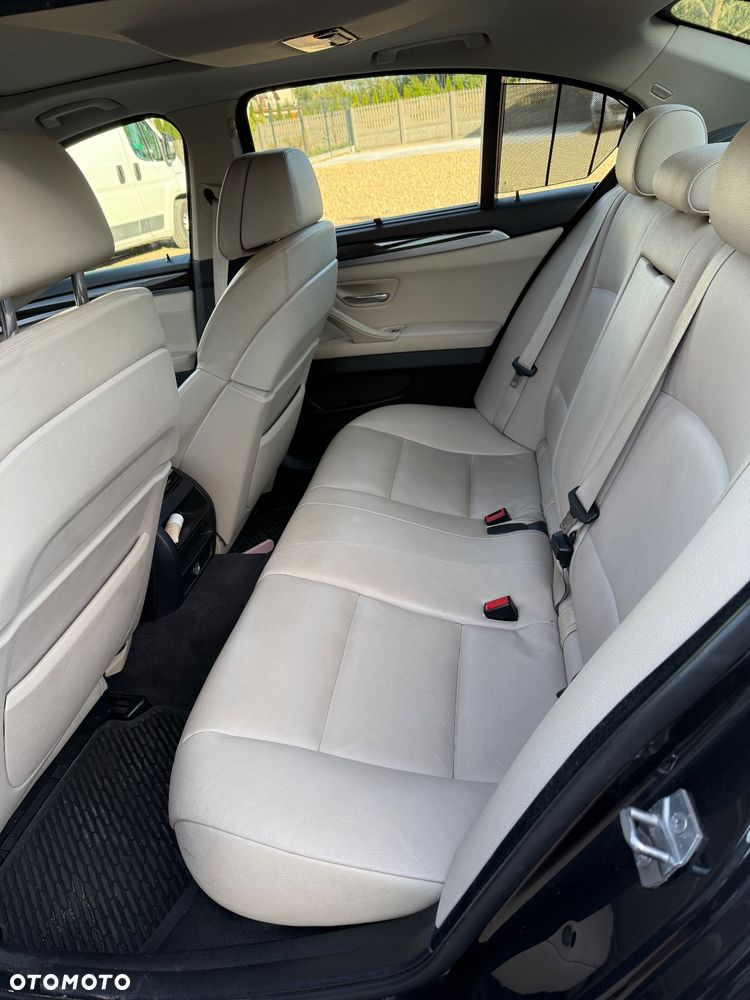 BMW Seria 5 525d xDrive - 9