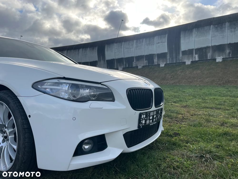 BMW Seria 5 550i xDrive - 18