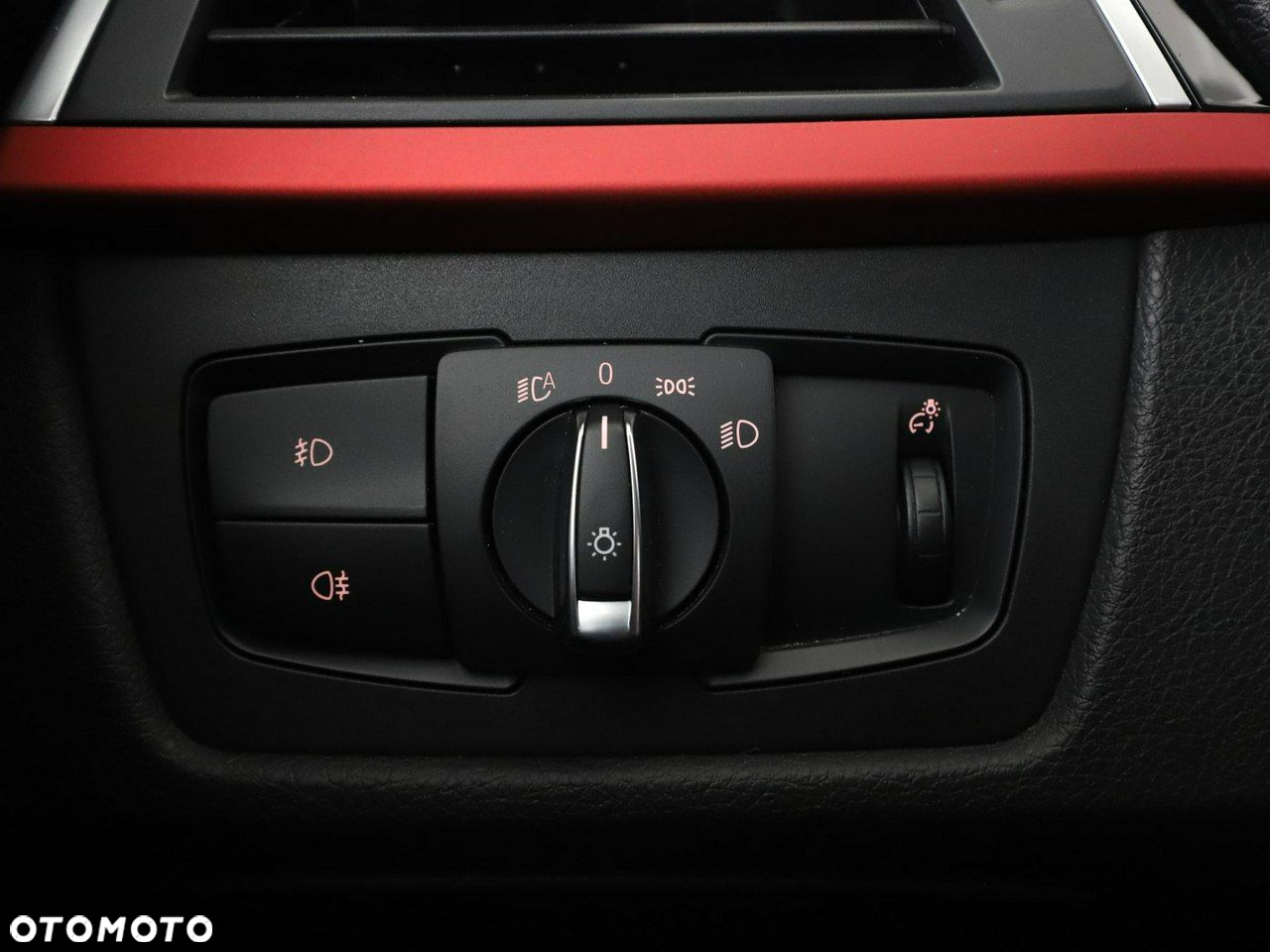 BMW Seria 3 320d Sport Line - 34
