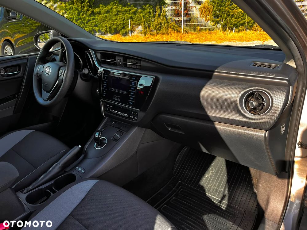 Toyota Auris - 16
