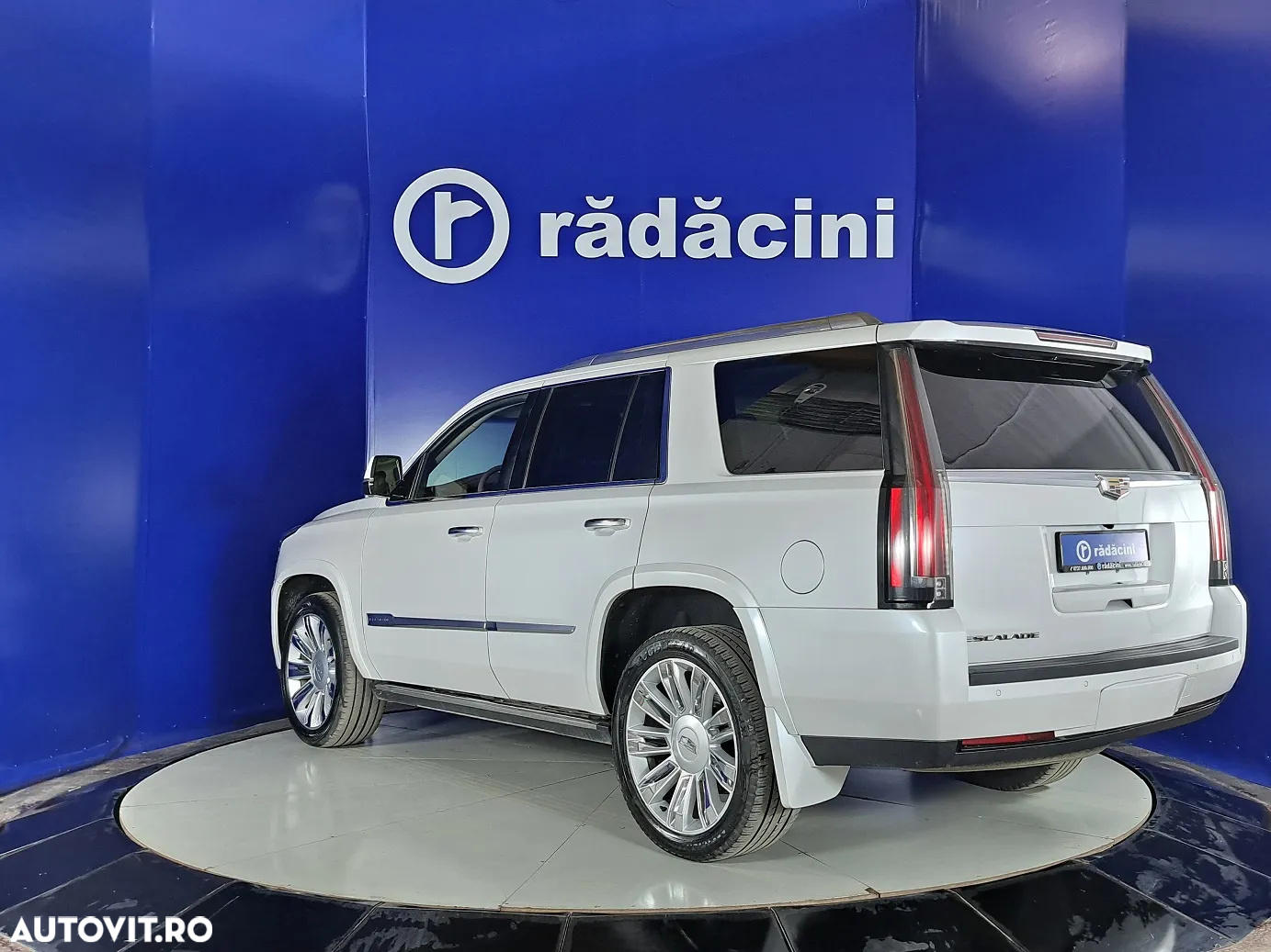 Cadillac Escalade - 3