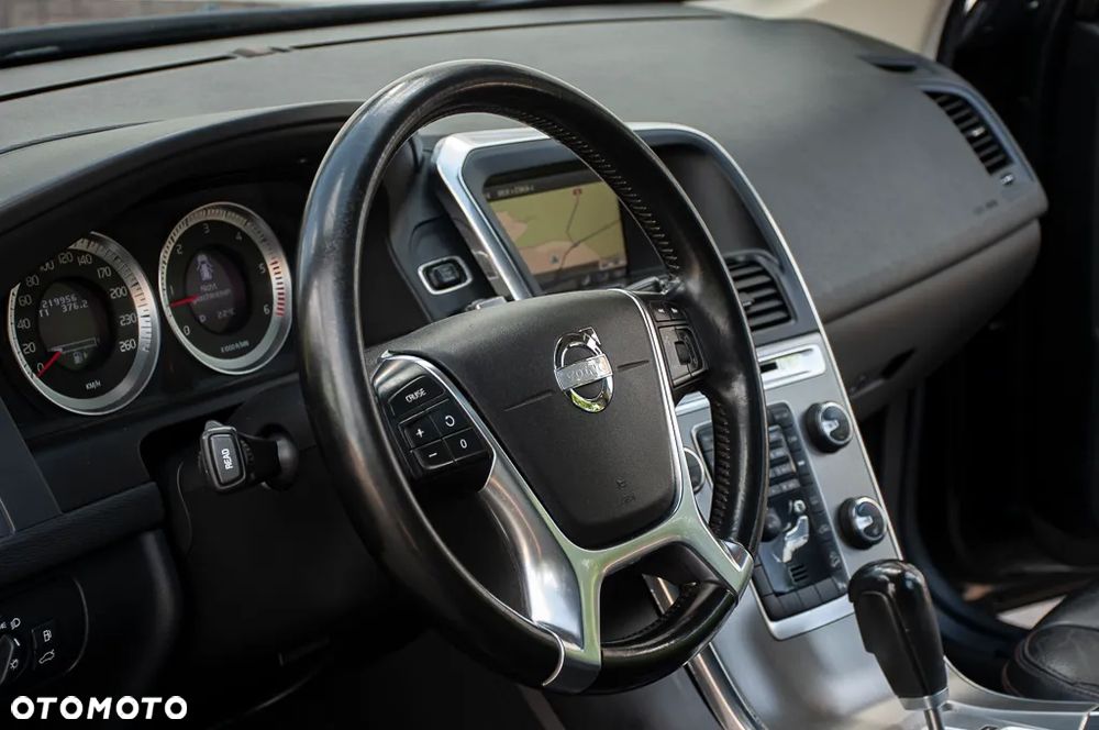 Volvo XC 60 D5 AWD Geartronic Momentum - 32