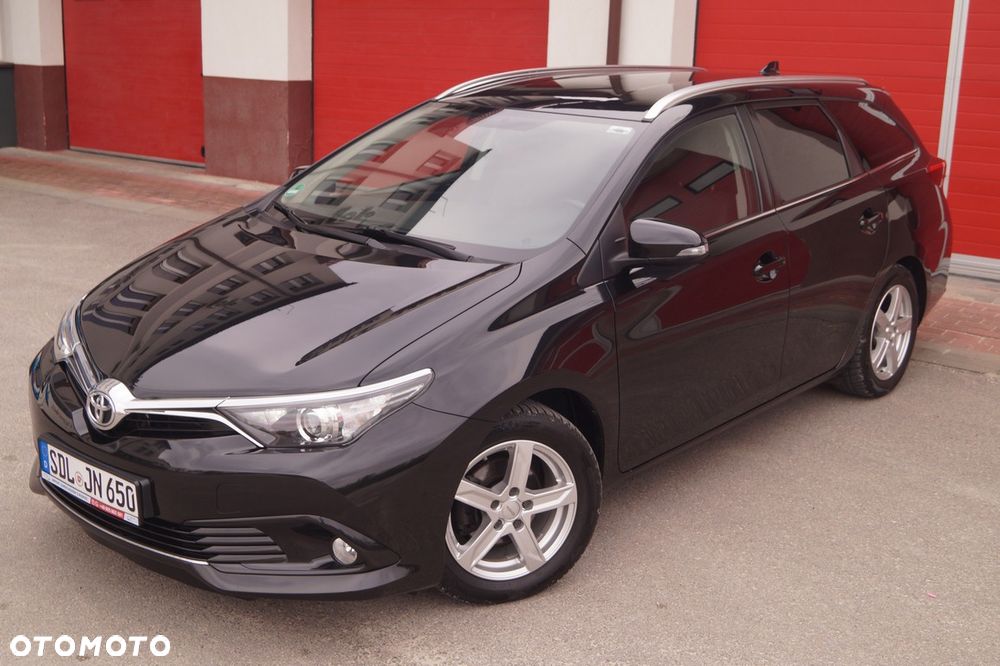 Toyota Auris 1.6 D-4D Executive - 1