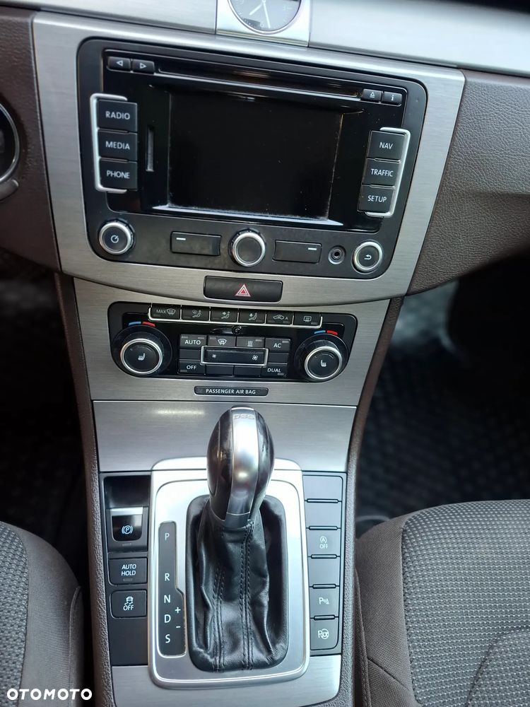 Volkswagen Passat 2.0 TDI DPF DSG Comfortline - 26