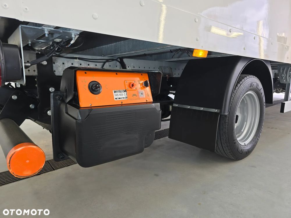 Iveco DAILY 35C16 / 50C16 KONTENER 8PALET WINDA DHOLLANDIA 750Kg 41Tyś km SERWIS ASO IVECO DO OSTATNIEGO Km STAN NOWY NOWY NOWY NA GWARANCJI BOGATA OPCJA WYPOSAŻENIA ASYSTENTY KIEROWCY TEMPOMAT KLIMA KAMERA COFANIA FOTEL KIEROWCY PNEŁMATYCZNY - 25