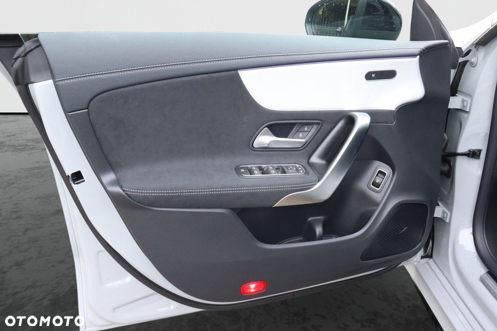 Mercedes-Benz CLA 200 AMG Line 7G-DCT - 7