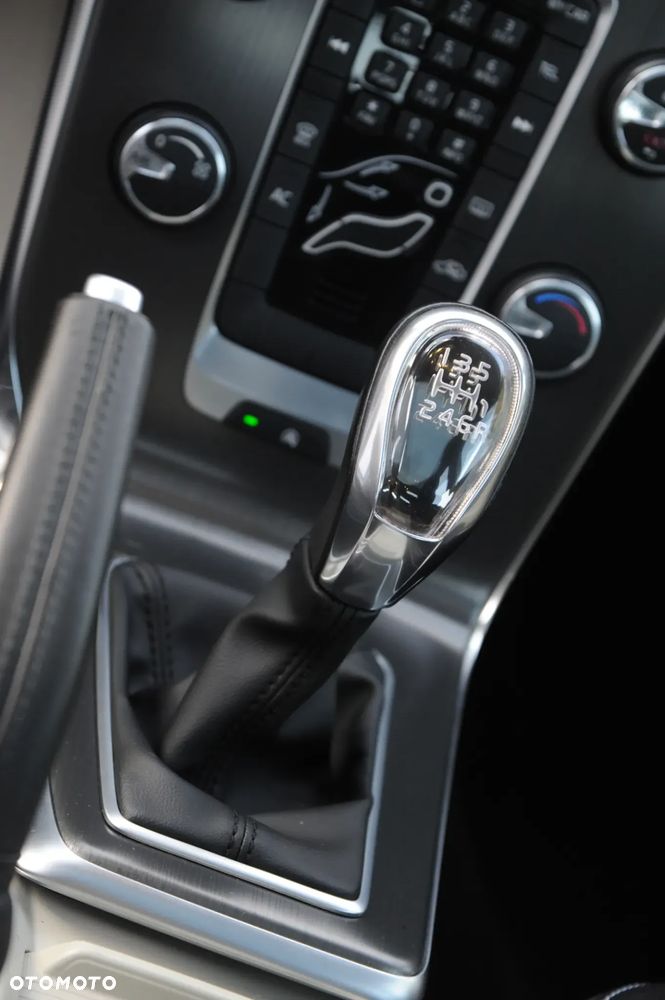 Volvo V40 D3 Momentum - 3