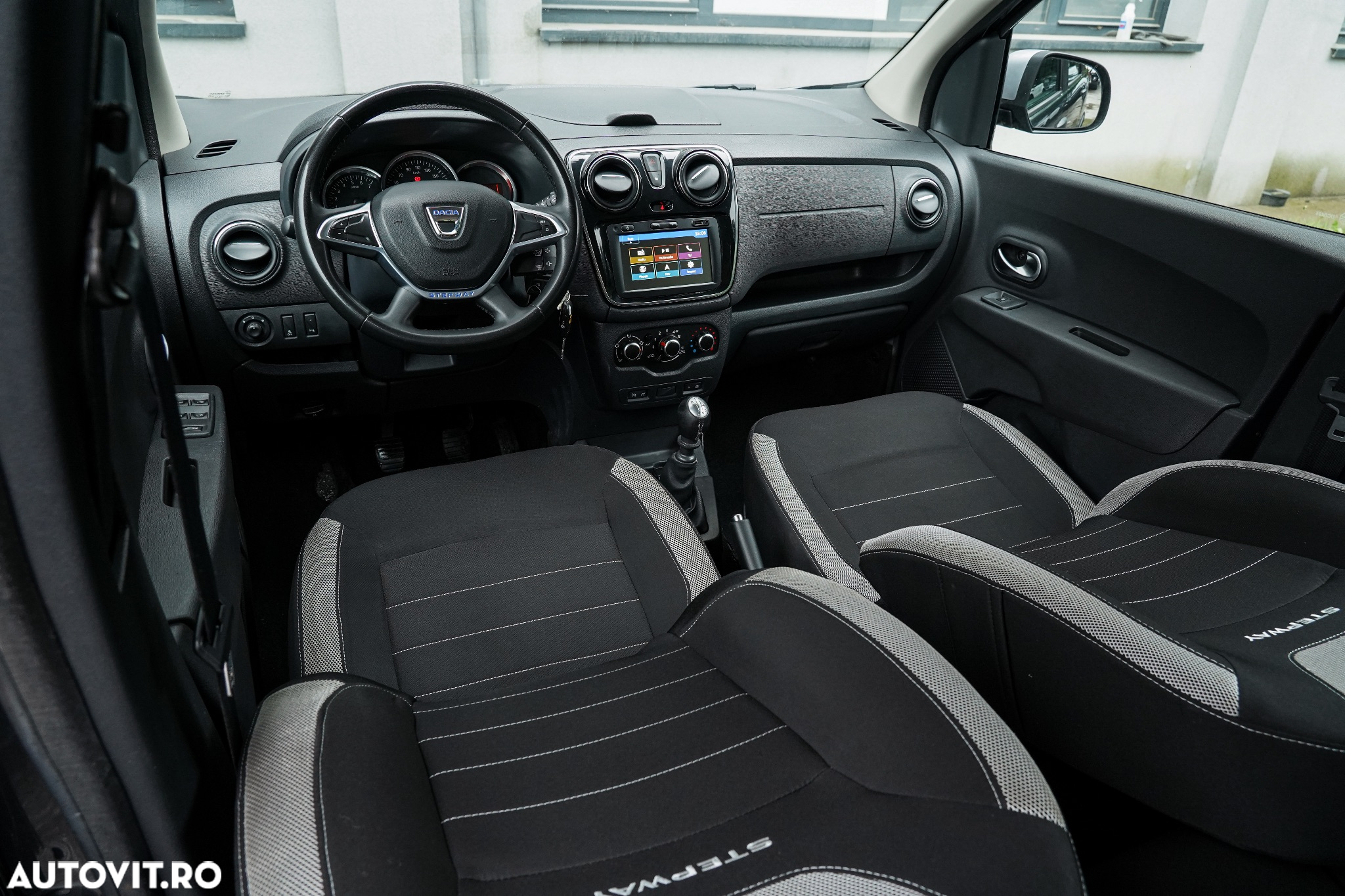 Dacia Lodgy 1.5 Blue dCi Stepway - 27