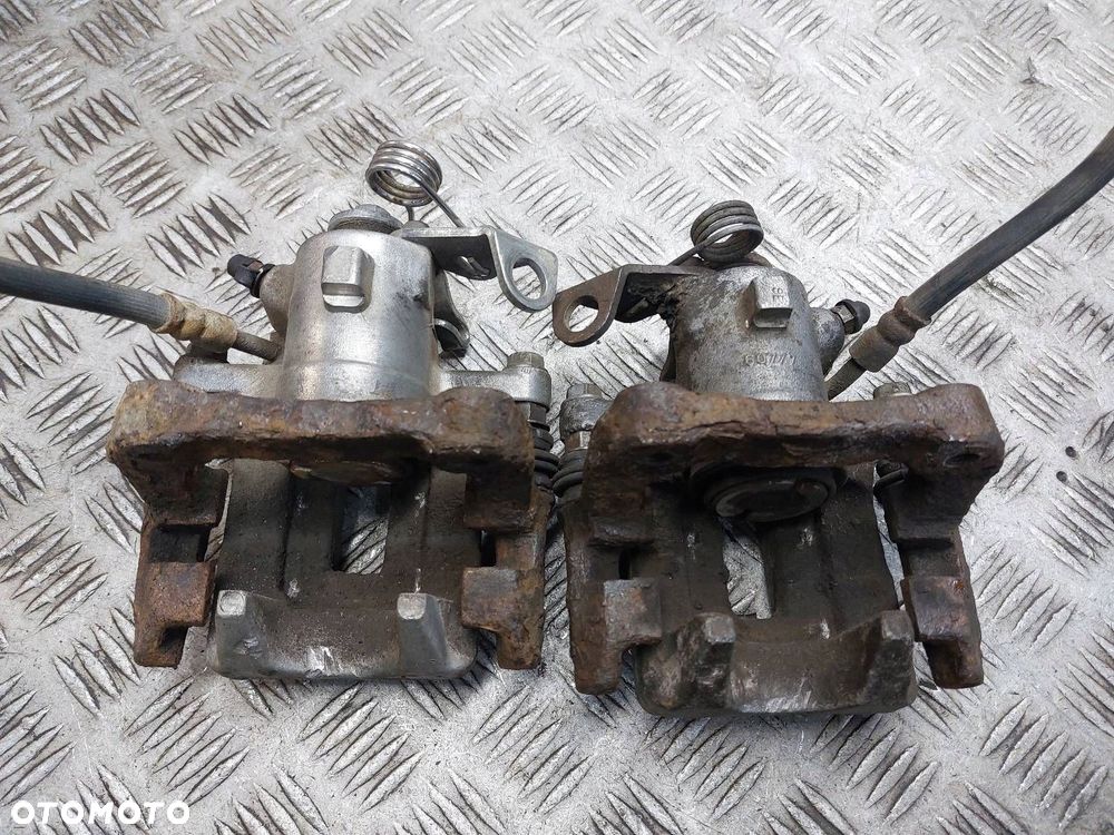 ZACISK HAMULCOWY LEWY TYŁ + PRAWY TYŁ GOLF IV A3 8L OCTAVIA I LEON I - 3