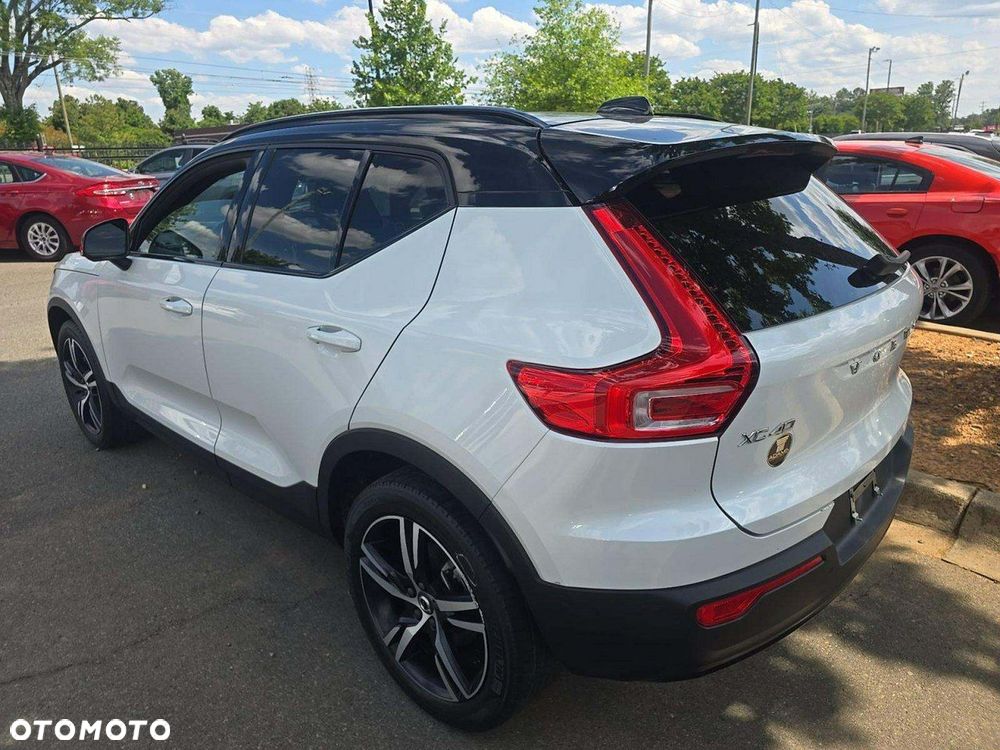 Volvo XC 40 T5 AWD R-Design - 4