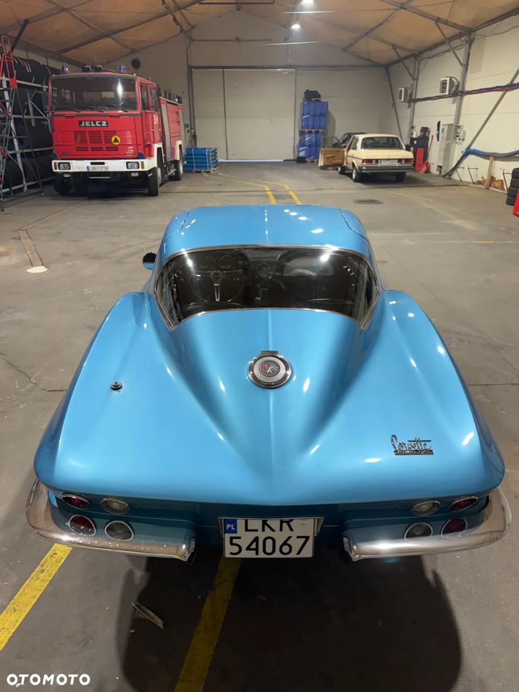 Chevrolet Corvette - 3
