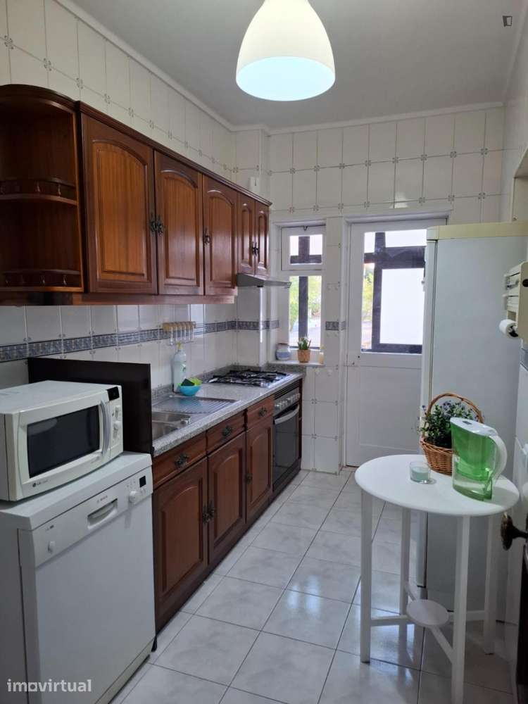 Quarto - localizado em Aveiro - Grande imagem: 3/8