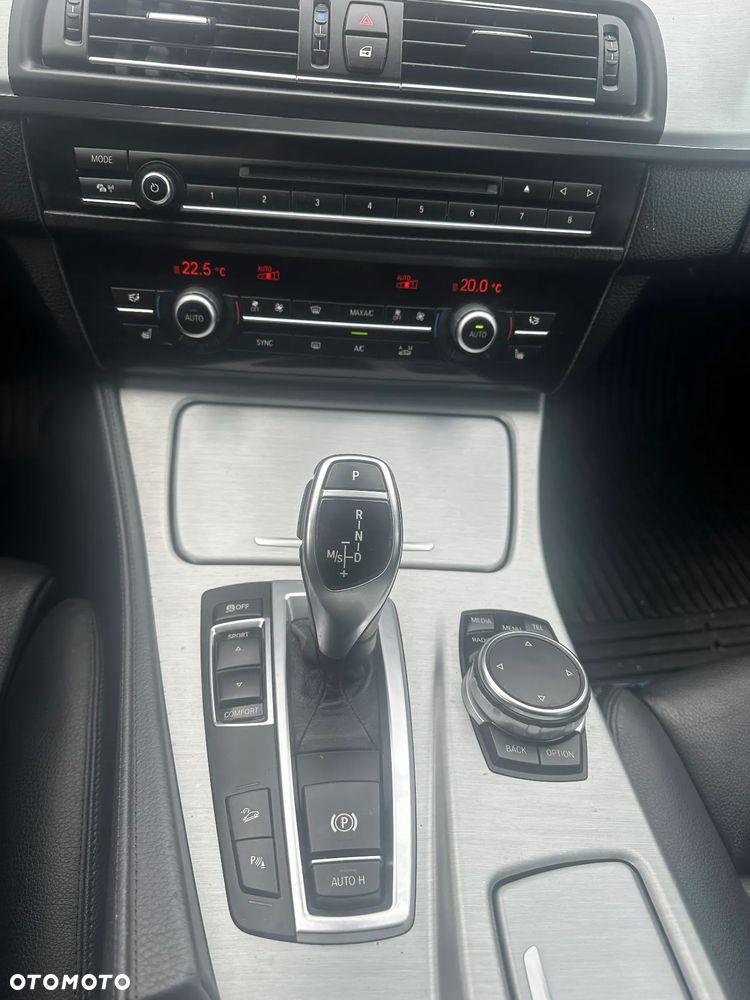 BMW Seria 5 535d xDrive - 23