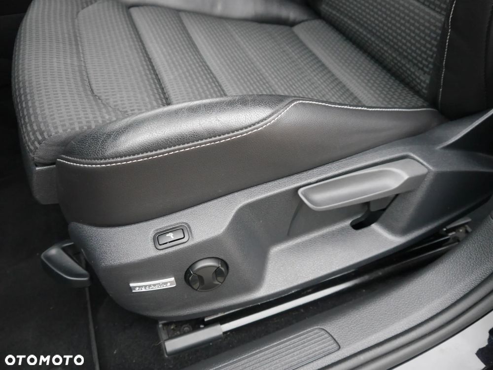 Volkswagen Golf 2.0 TDI (BlueMotion Technology) Highline - 13