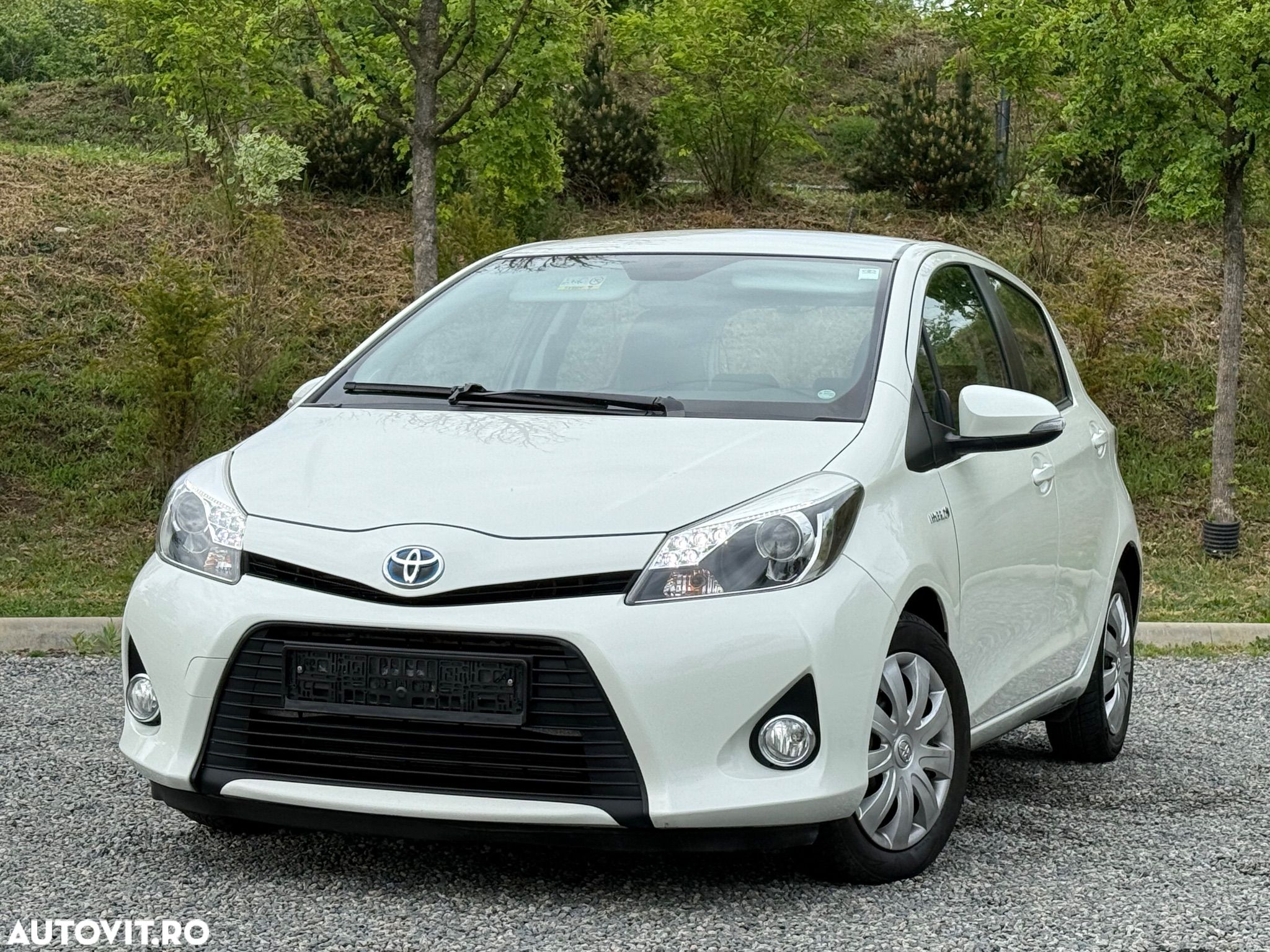 Toyota Yaris 1.5 VVT-i HSD Terra - 1